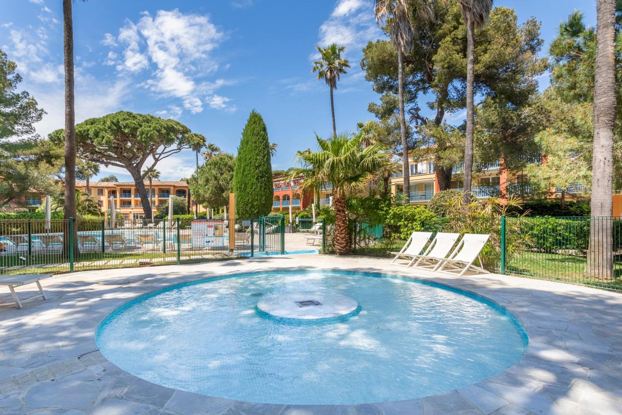 Residence Pierre & Vacances La Pinede Hyeres Exterior photo